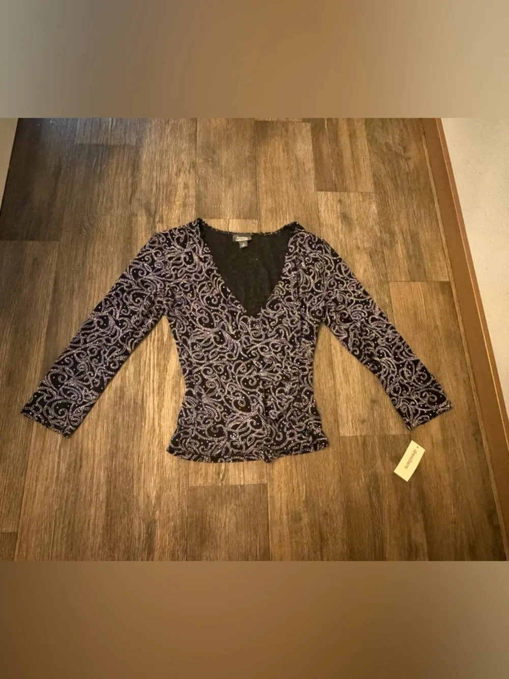 NWT Women's Dressbarn Chic Silver & Black Patterned Design Top Size Small - Picture 2 of 10